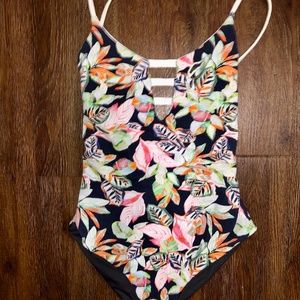 Maaji swimsuit size medium new with tage